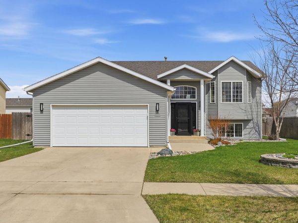 646 36th Avenue W, West Fargo, ND 58078