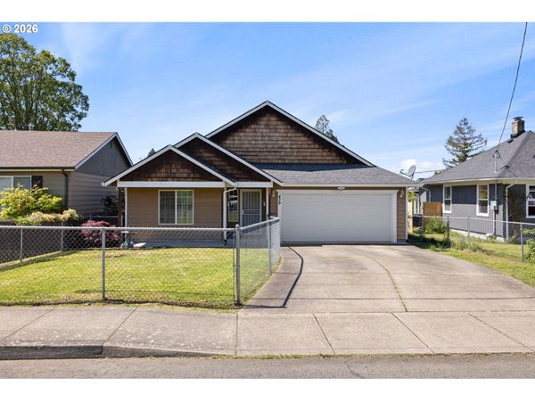 439 N BROADWAY ST, Estacada, OR 97023