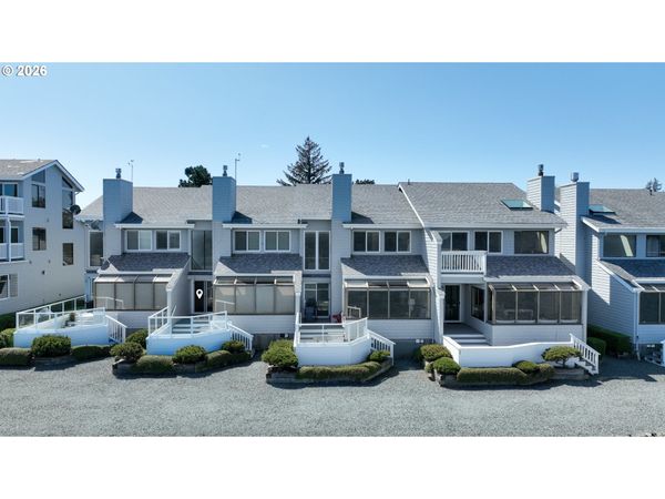 803 5TH AVE, Unit 18, Hammond, OR 97121