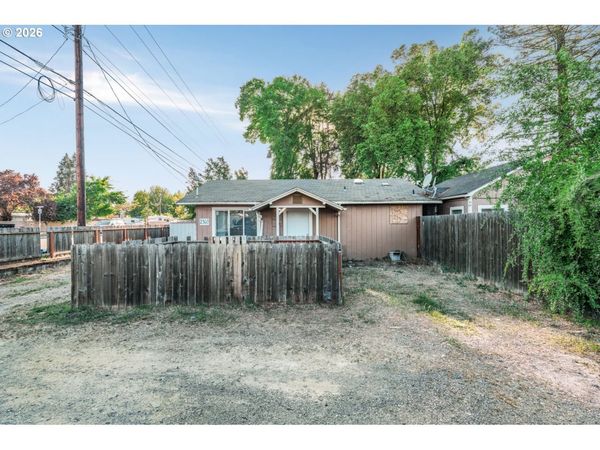 2360 REDWOOD AVE, Grants Pass, OR 97527