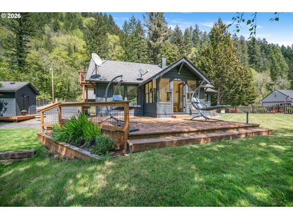 11085 E MAPLETON RD, Mapleton, OR 97453