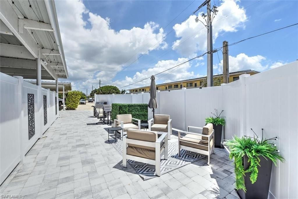 490 Broad Ave S, Unit H490, Naples, FL 34102 Photo