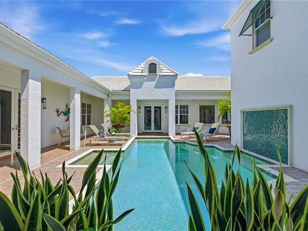 667 Binnacle DR, NAPLES, FL 34103