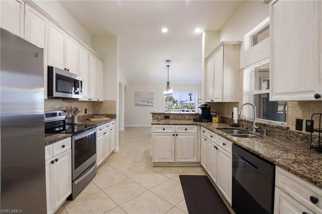2534 NE 20th Ct, Cape Coral, FL 33909 Photo