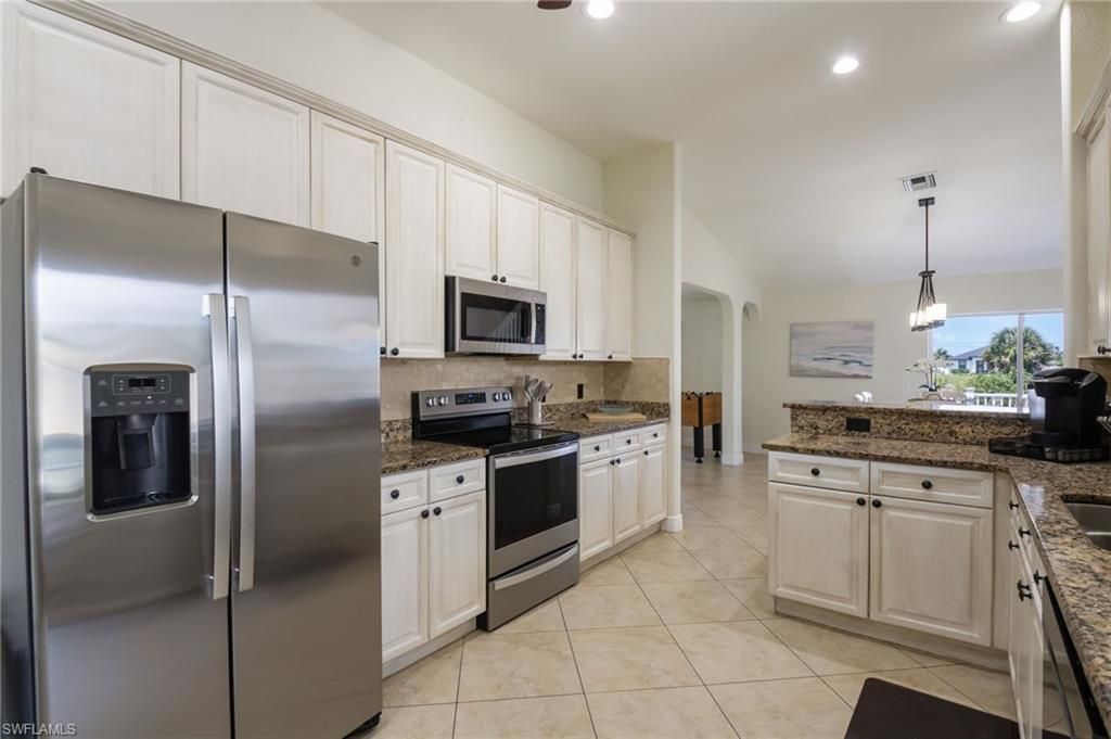2534 NE 20th Ct, Cape Coral, FL 33909 Photo