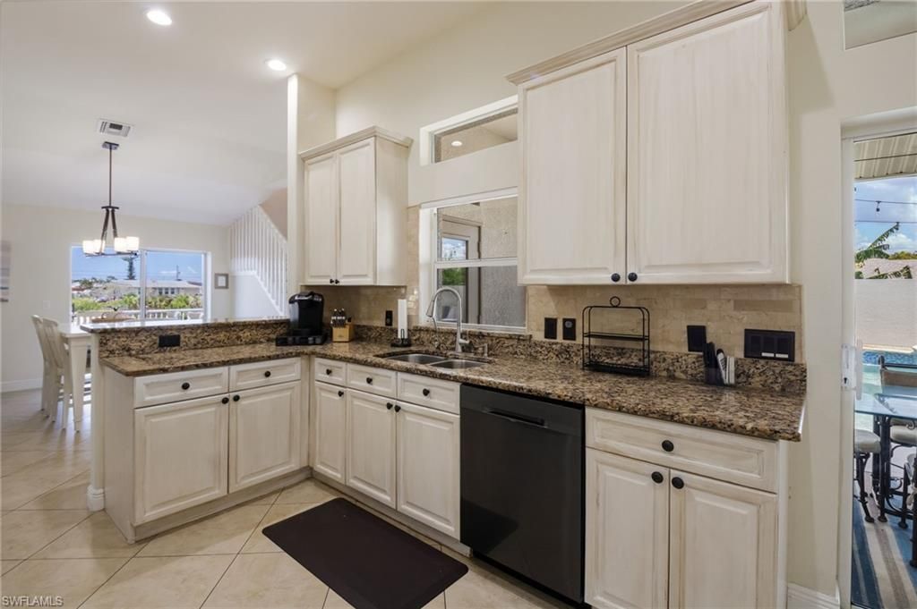 2534 NE 20th Ct, Cape Coral, FL 33909 Photo