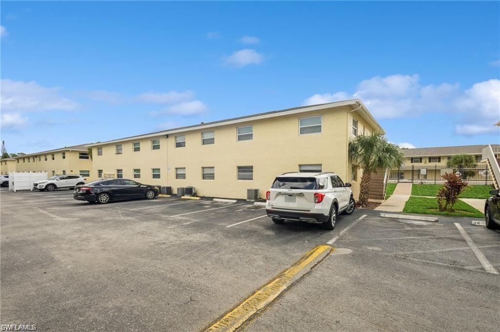 3325 Airport Rd N, Naples, FL 34105 Photo