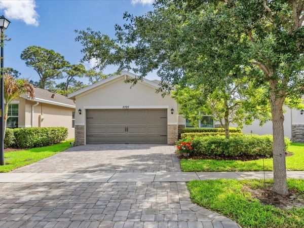 5725 SE Kawana Trail, Hobe Sound, FL 33455
