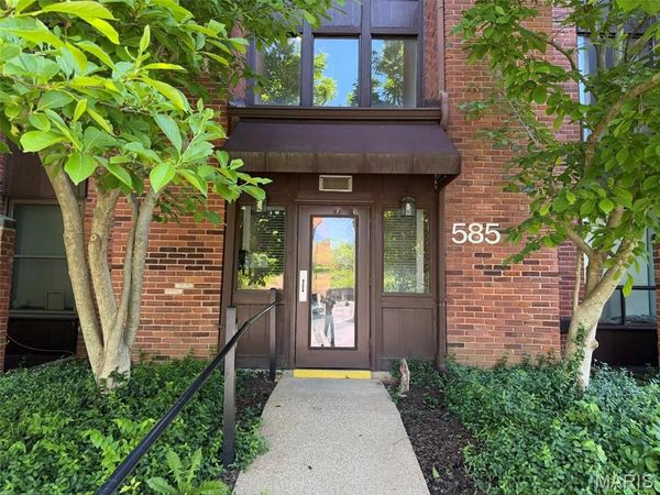 585 Coeur De Royale Drive, Unit 207, Creve Coeur, MO 63141