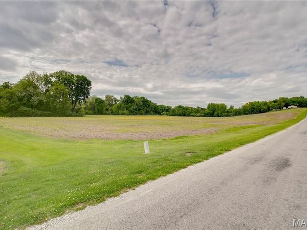 24 Northwood Drive , Bethalto, IL 62010