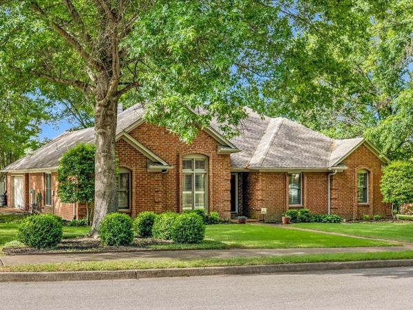 8947 E CARROLLWOOD LN, Memphis, TN 38016