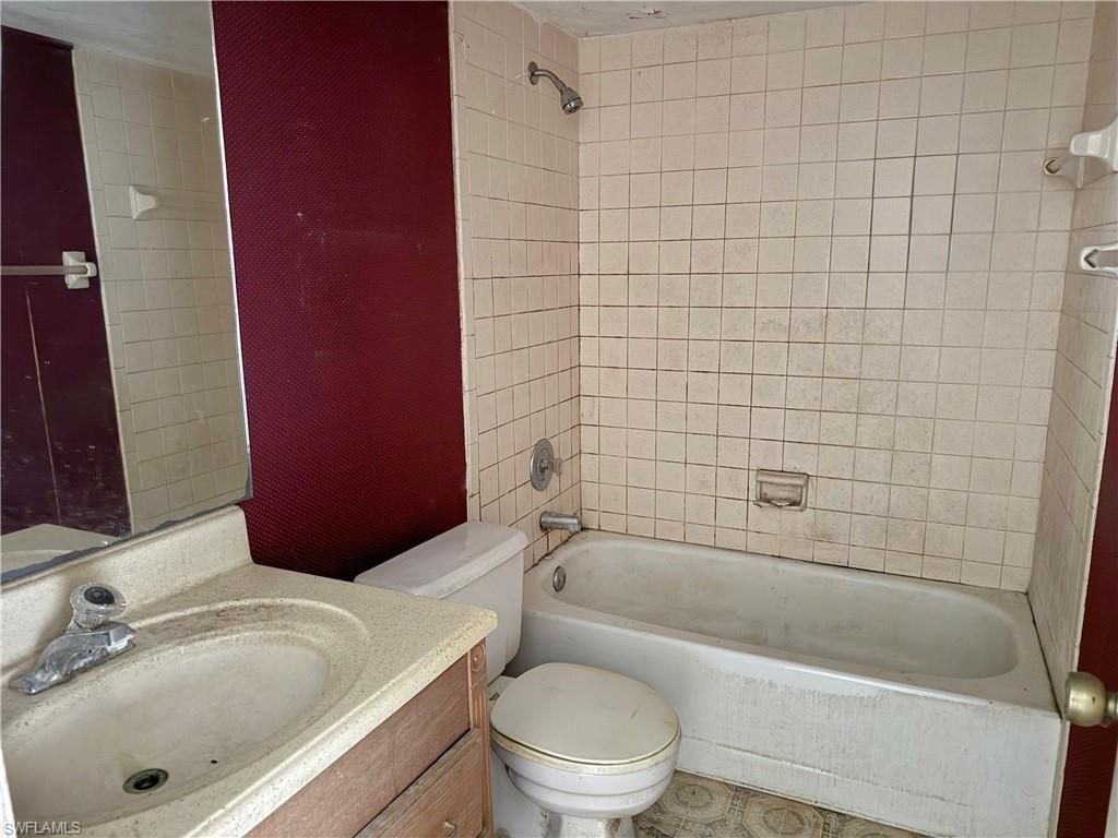 9305 Lake Park Dr, Unit 104, Fort Myers, FL 33919 Photo