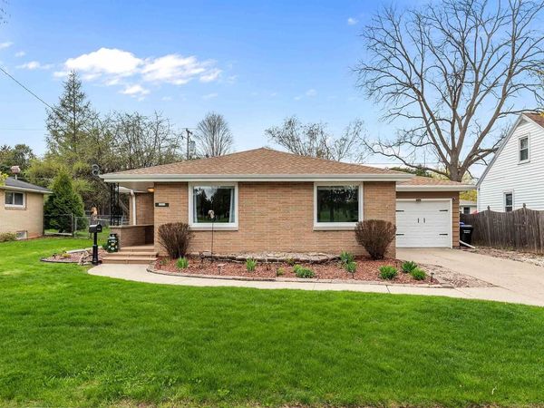 1911 CARPENTER STREET, Appleton, WI 54915