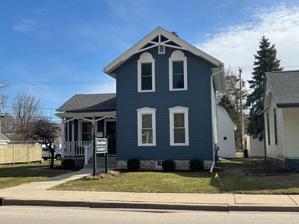 316 Oakton AVENUE, Pewaukee, WI 53072