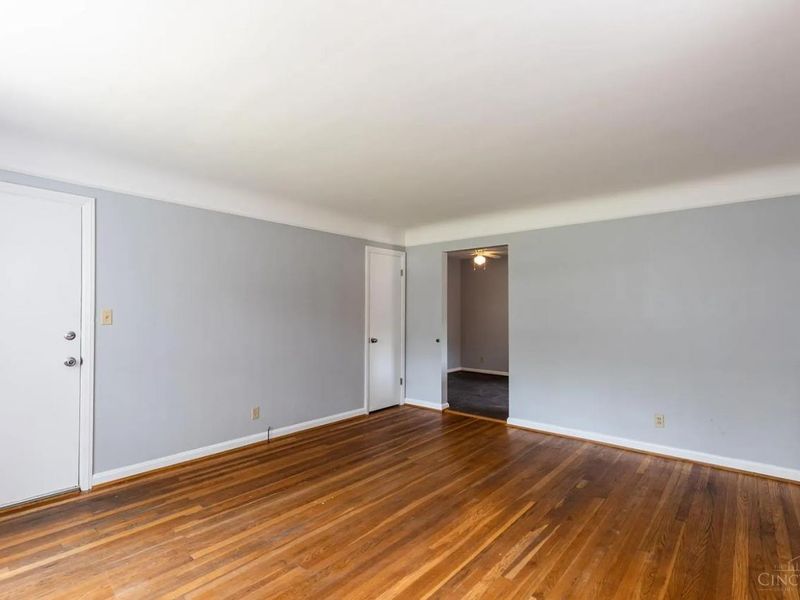 5568 Beechmont Avenue, Cincinnati, OH 45230 Photo 3