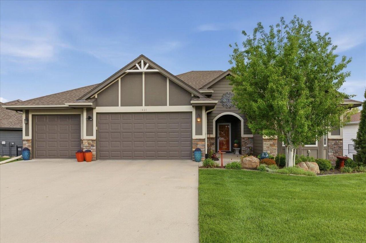 1465 Abercorn Drive, Council Bluffs, IA 51503 Main Photo