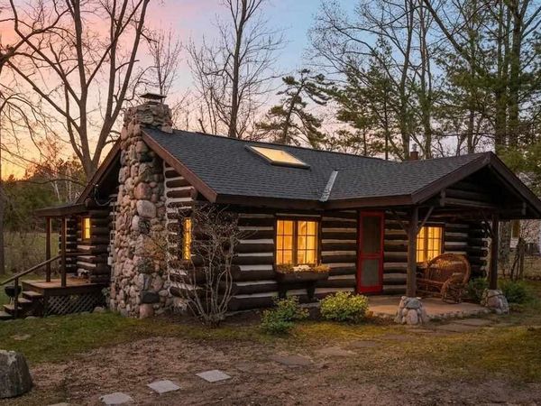 7985 S Lake Shore Drive, Harbor Springs, MI 49740