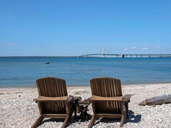 416 Lakeside Drive, Mackinaw City, MI 49701