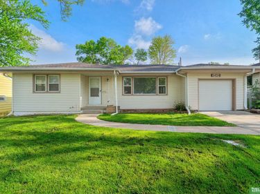 5424 Northwest Drive , Omaha, NE 68104