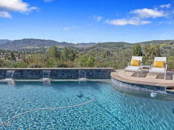 6640 Smoke Tree Avenue, Oak Park, CA 91377