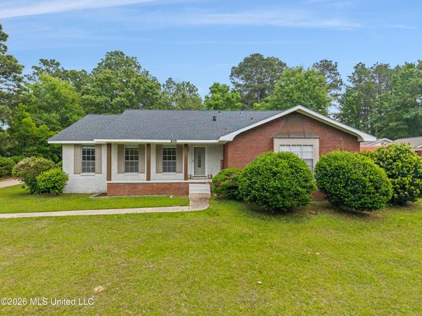 210 E Lakeside Drive, Hattiesburg, MS 39402