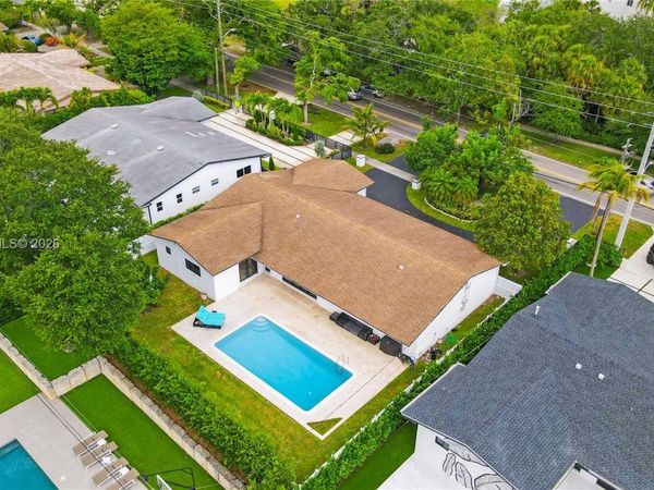 1850 NE 199th St , Miami, FL 33179