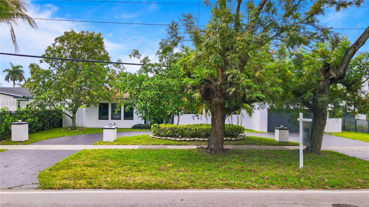 1850 NE 199th St , Miami, FL 33179 Photo