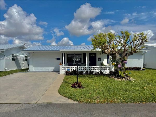 2105 SW Park Dr , Boynton Beach, FL 33426