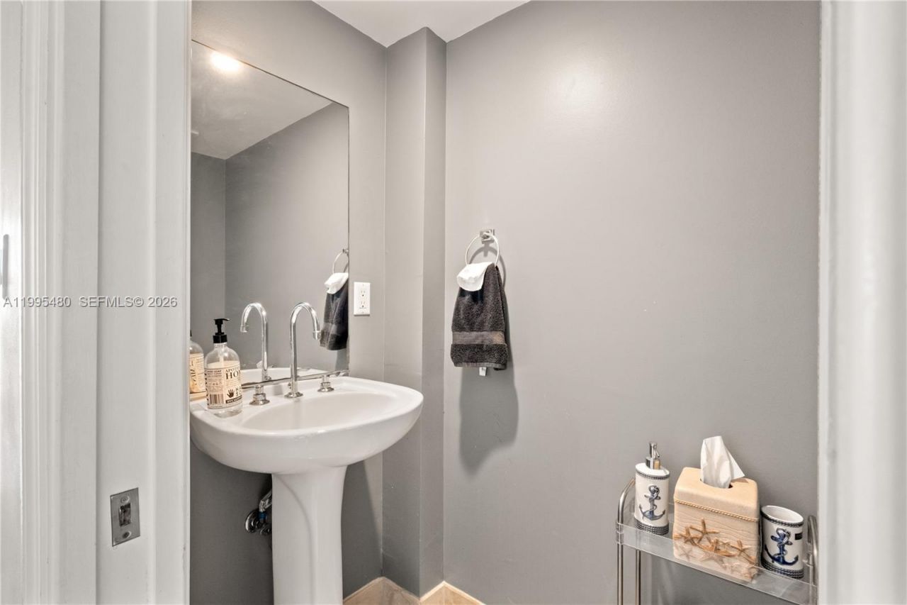 6917 Collins Ave, Unit 1609, Miami Beach, FL 33141 Photo