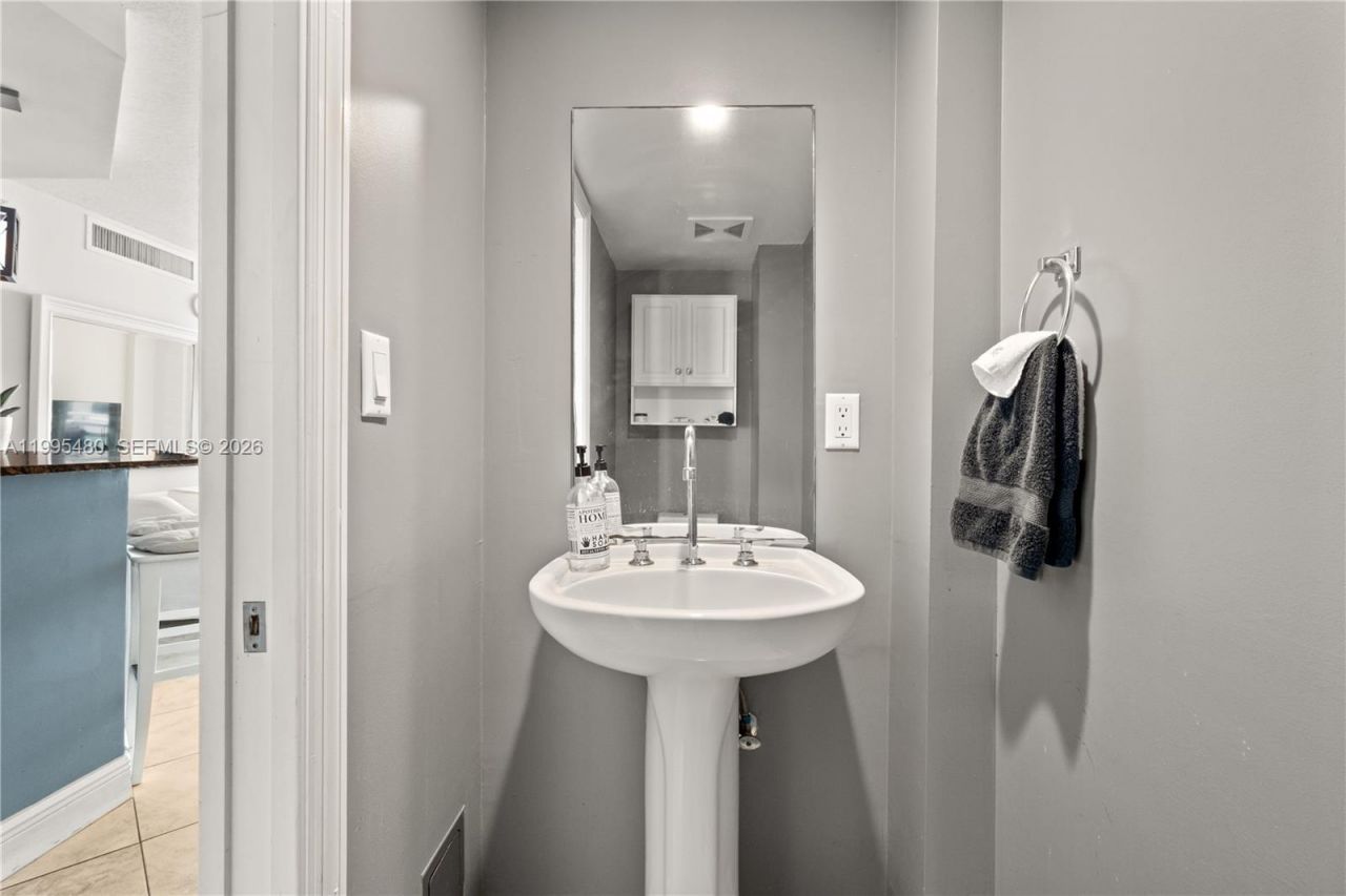 6917 Collins Ave, Unit 1609, Miami Beach, FL 33141 Photo