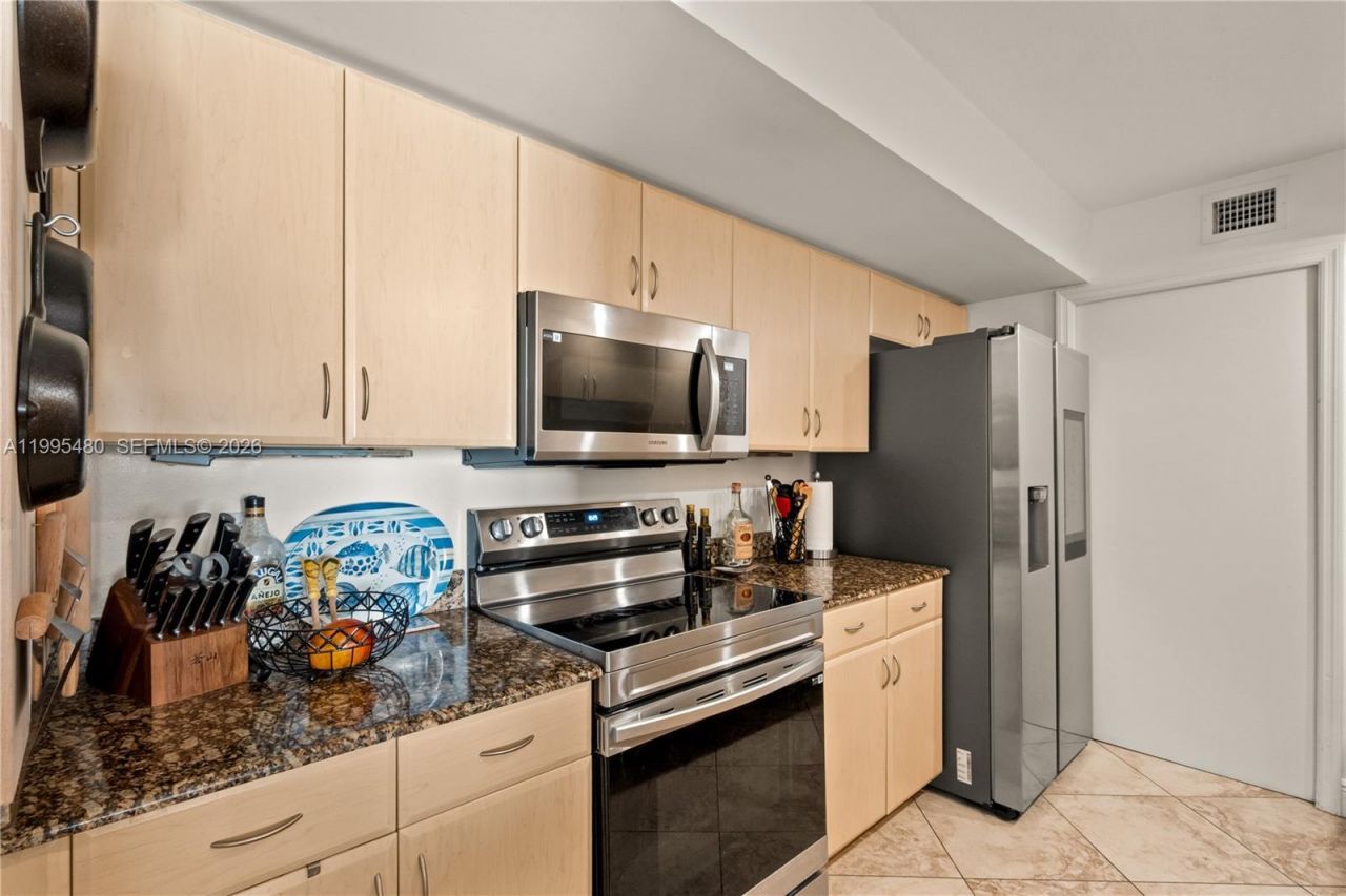 6917 Collins Ave, Unit 1609, Miami Beach, FL 33141 Photo