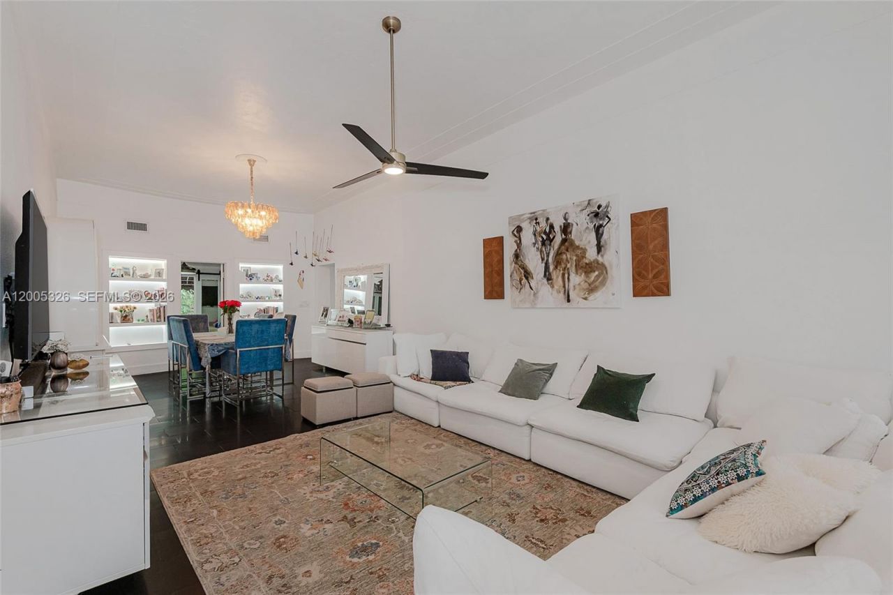 9048 Carlyle Ave, Surfside, FL 33154 Photo