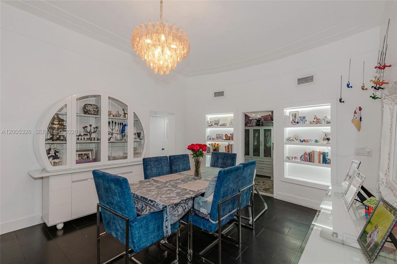 9048 Carlyle Ave, Surfside, FL 33154 Photo
