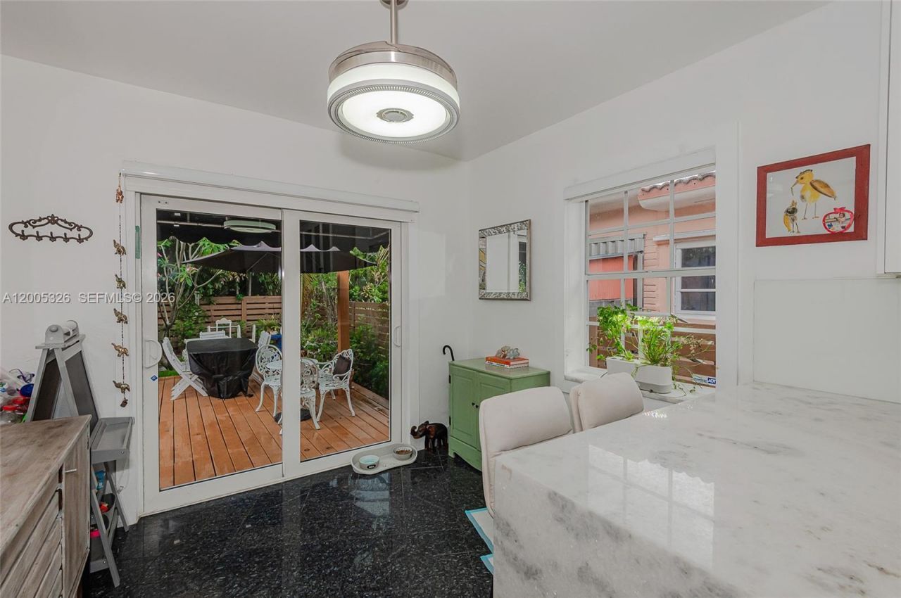 9048 Carlyle Ave, Surfside, FL 33154 Photo
