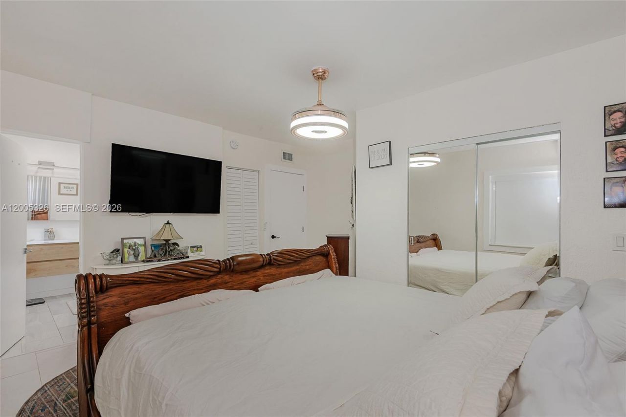 9048 Carlyle Ave, Surfside, FL 33154 Photo