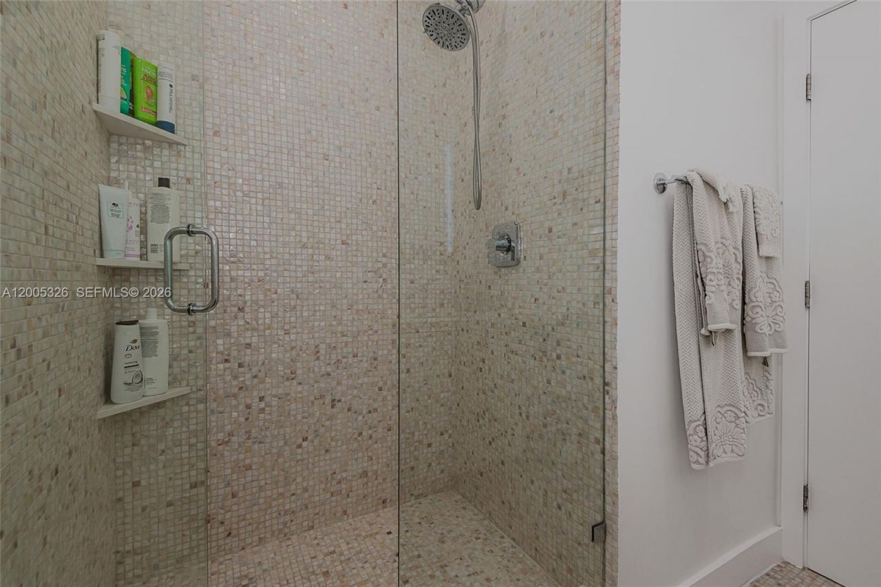 9048 Carlyle Ave, Surfside, FL 33154 Photo