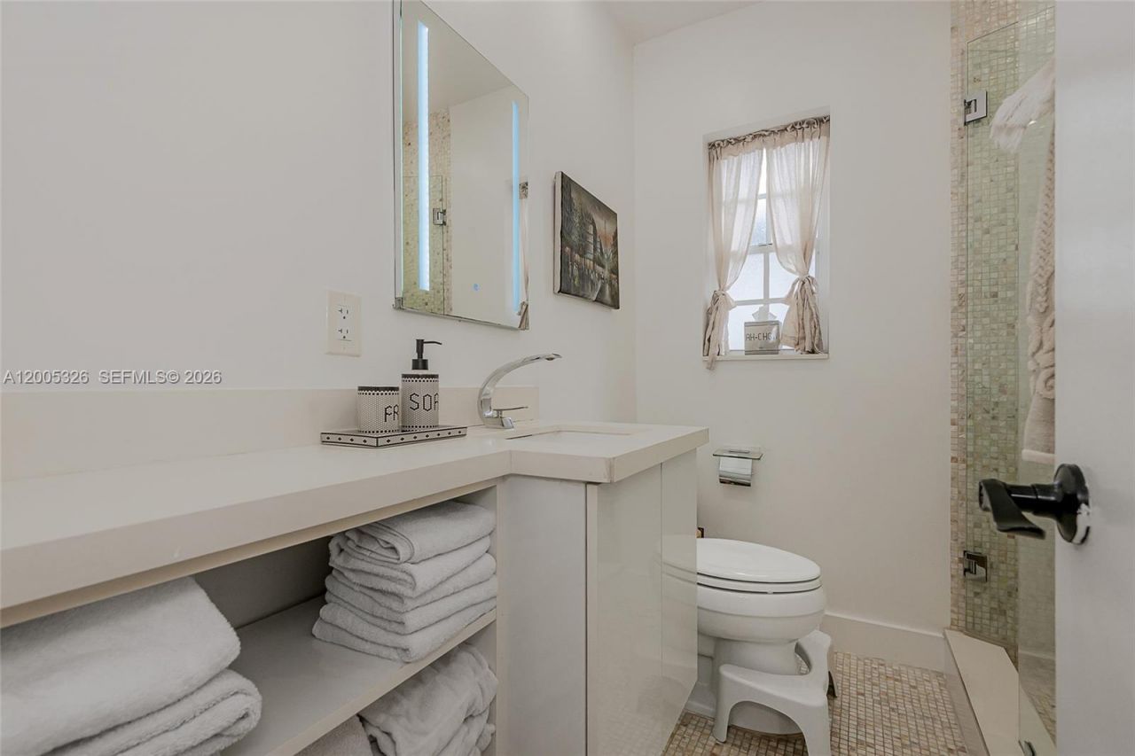 9048 Carlyle Ave, Surfside, FL 33154 Photo