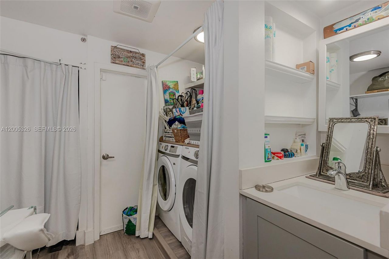 9048 Carlyle Ave, Surfside, FL 33154 Photo