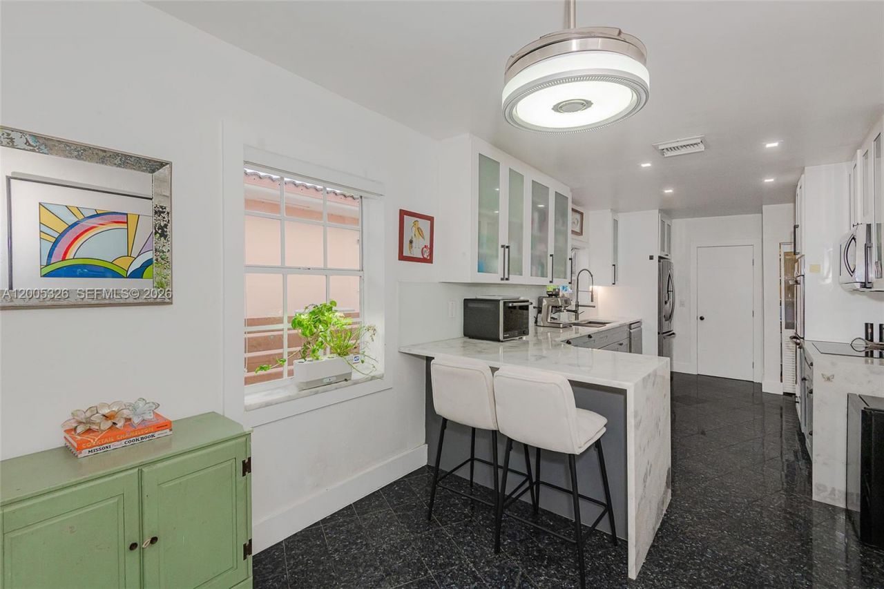 9048 Carlyle Ave, Surfside, FL 33154 Photo