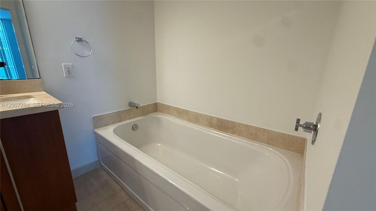 79 SW 12th St, Unit 2509-S, Miami, FL 33130 Photo
