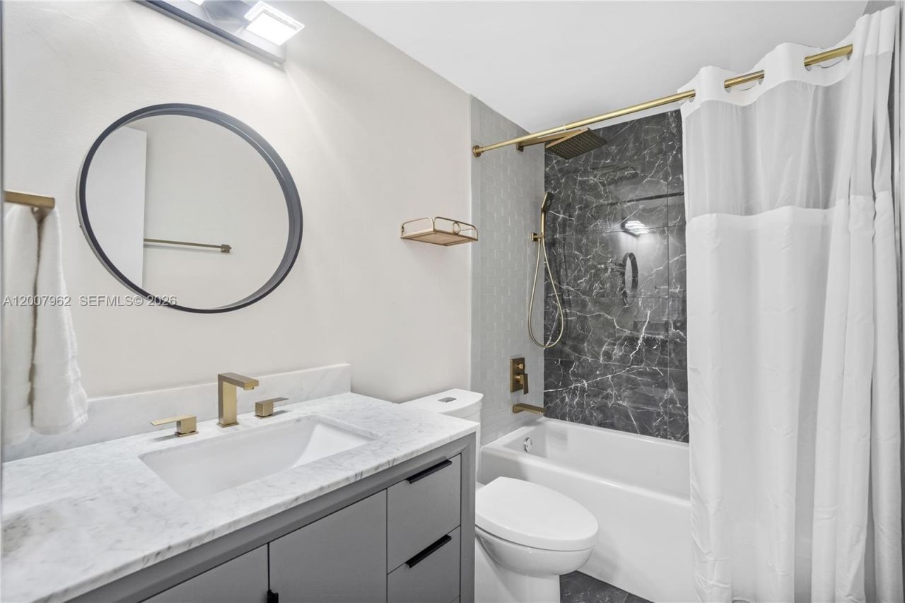 8334 NW 144th Ter, Miami Lakes, FL 33016 Photo