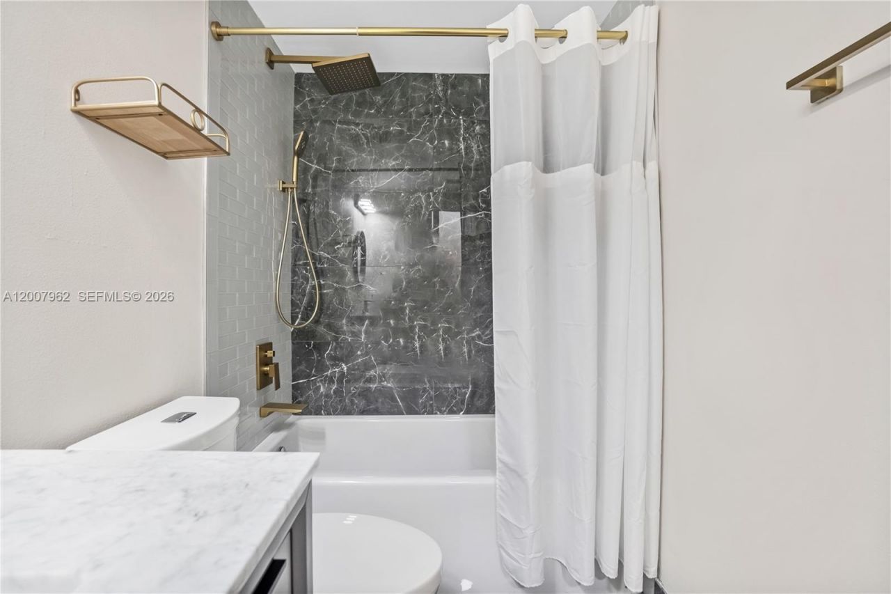 8334 NW 144th Ter, Miami Lakes, FL 33016 Photo