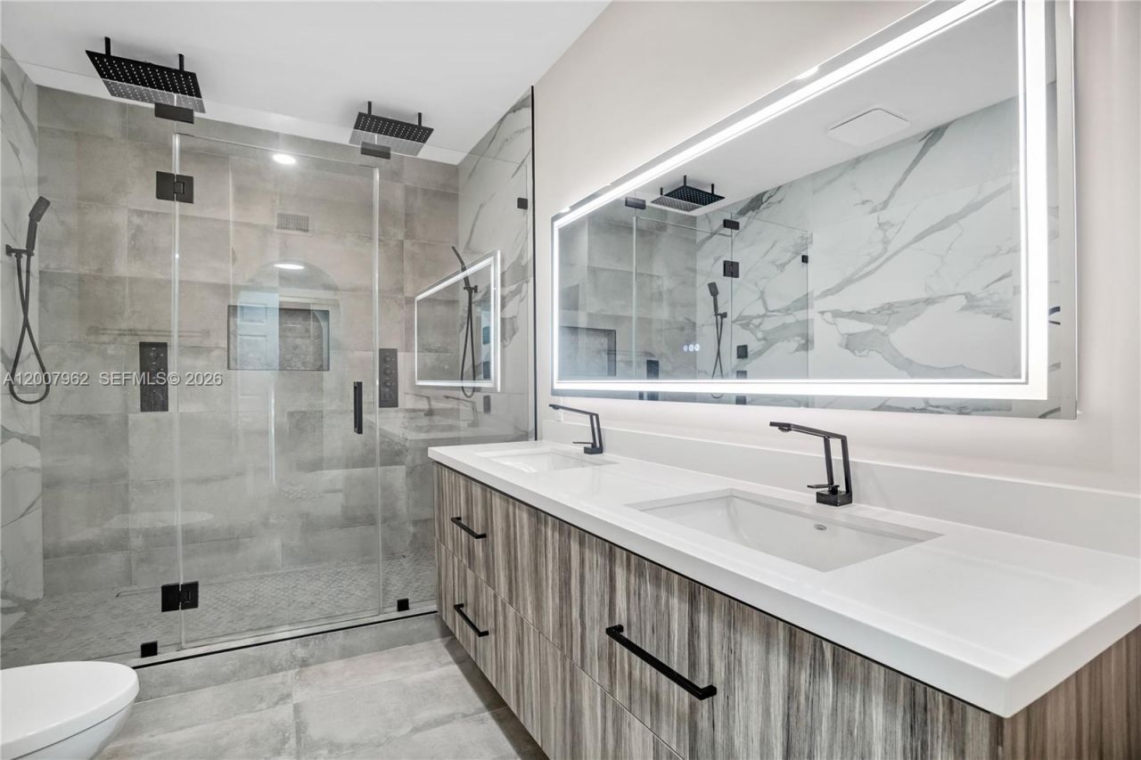 8334 NW 144th Ter, Miami Lakes, FL 33016 Photo