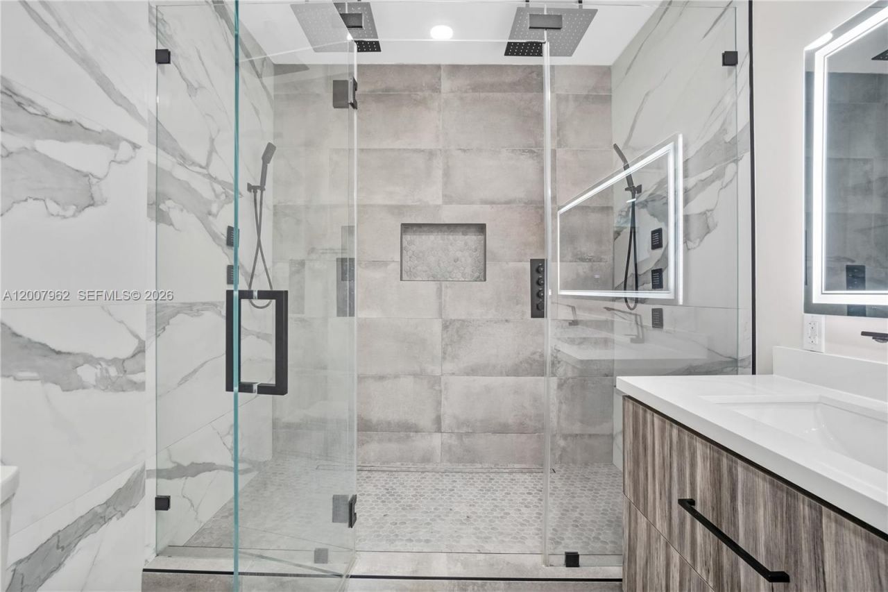 8334 NW 144th Ter, Miami Lakes, FL 33016 Photo