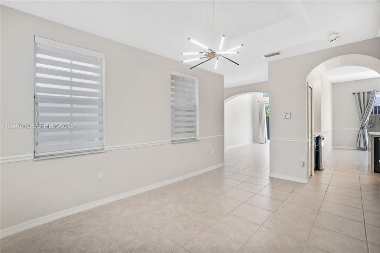 8334 NW 144th Ter, Miami Lakes, FL 33016 Photo
