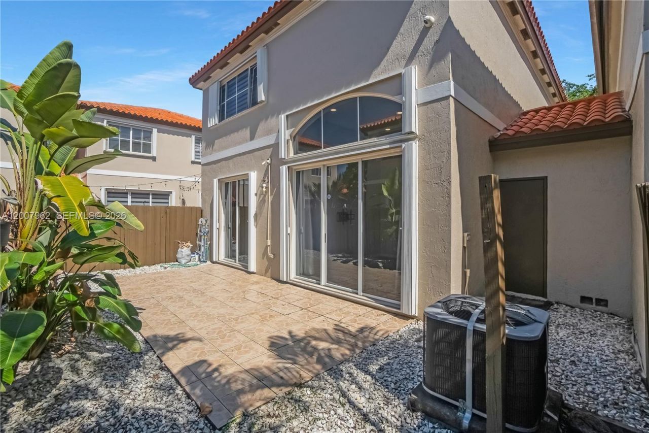 8334 NW 144th Ter, Miami Lakes, FL 33016 Photo