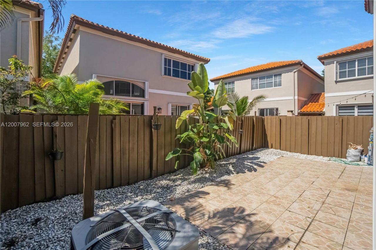 8334 NW 144th Ter, Miami Lakes, FL 33016 Photo