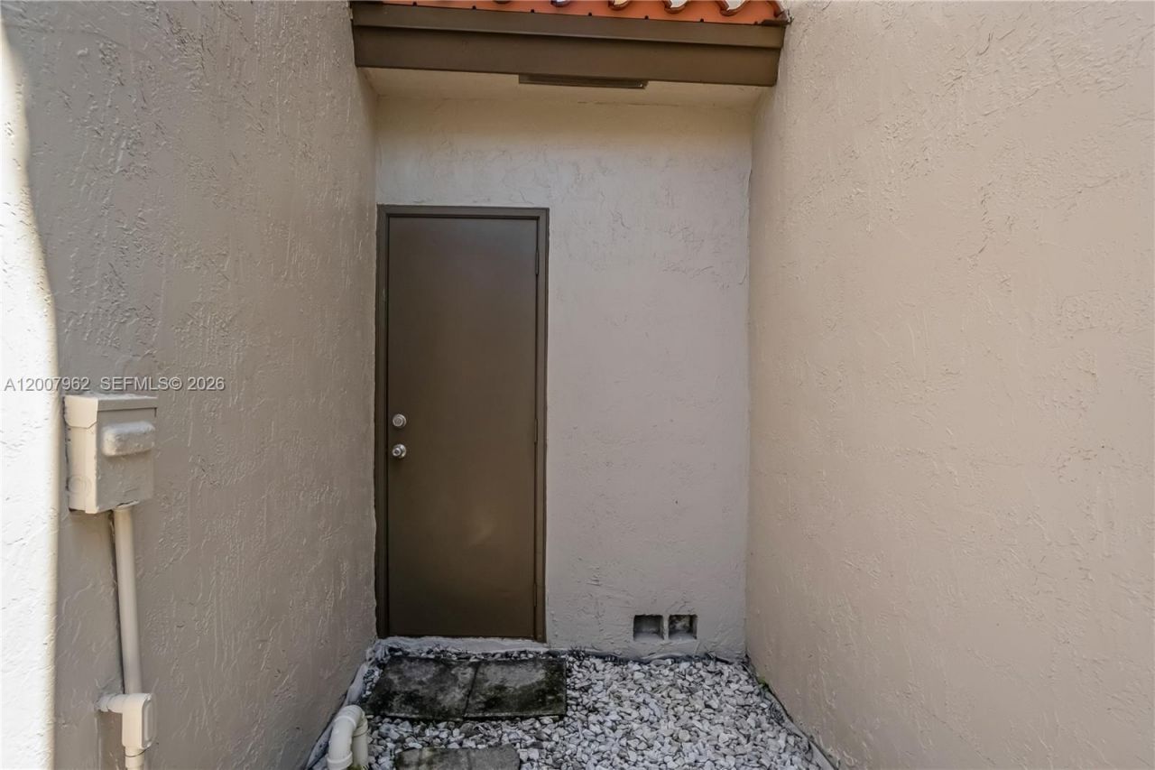 8334 NW 144th Ter, Miami Lakes, FL 33016 Photo