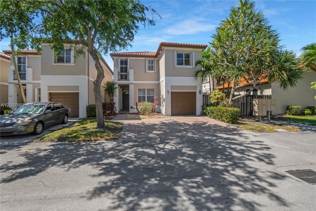 8334 NW 144th Ter, Miami Lakes, FL 33016 Photo