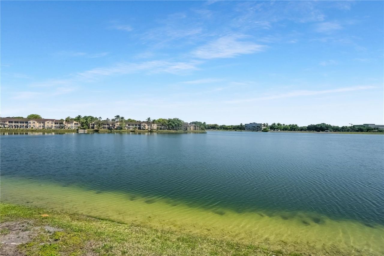 8334 NW 144th Ter, Miami Lakes, FL 33016 Photo